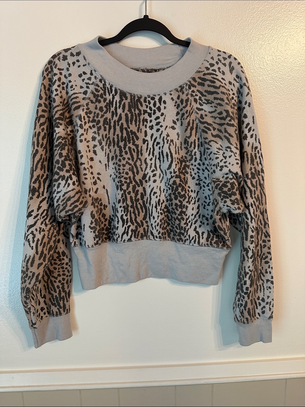 Ocean Drive Taupe and Black Animal-Print Crewneck Sweatshirt Size Medium